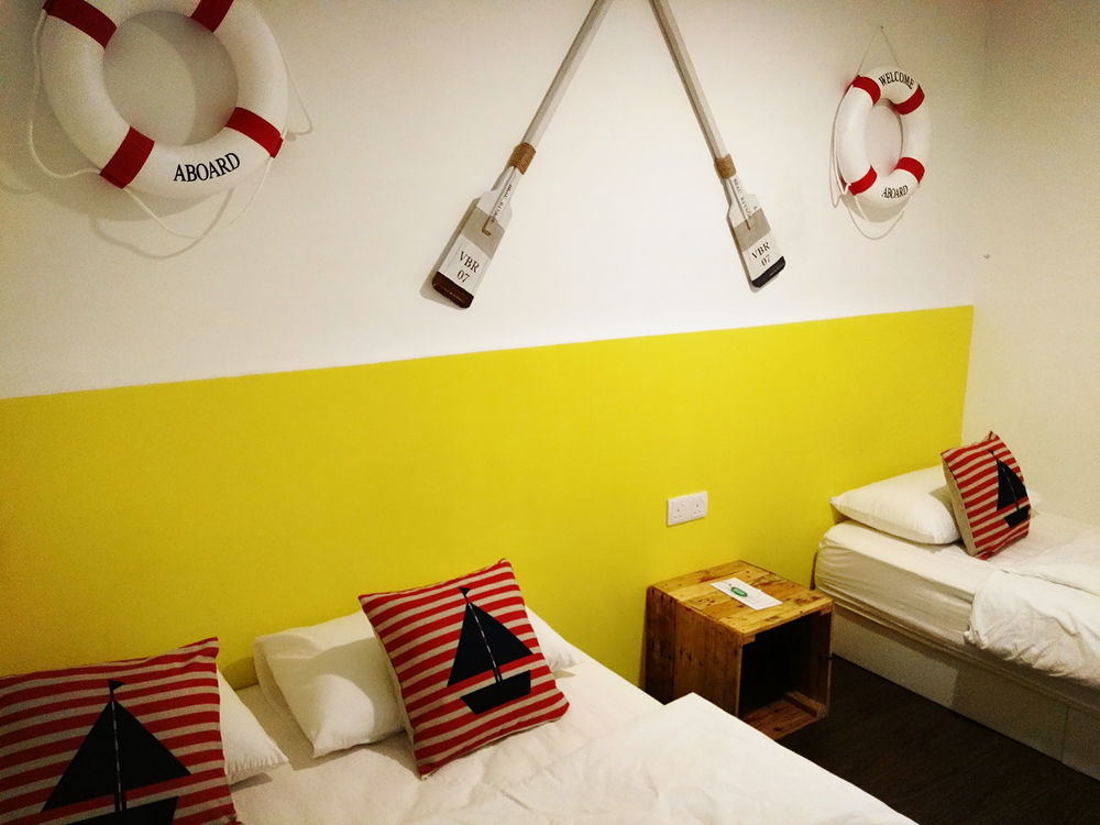 Roof Talk Theme Hostel Johor Bahru Exterior photo