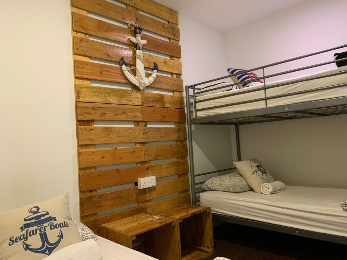 Roof Talk Theme Hostel Johor Bahru Exterior photo